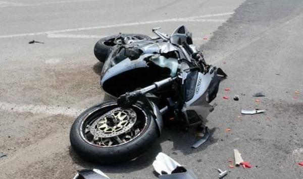 Нов ад на пътя! 27-годишен бургазлия с мотор се заби зрелищно в Ауди
