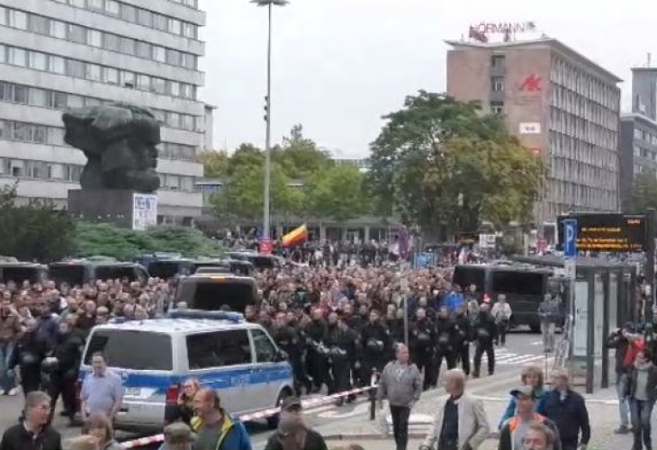 Погром: 300 арестувани на протеста в Кемниц срещу безчинствата на бежанците (СНИМКИ/ВИДЕО)