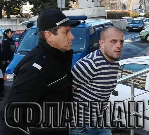 Акция в жк „Славейков”! Полицаи щурмуваха апартамента на Гаргата, откриха дрога