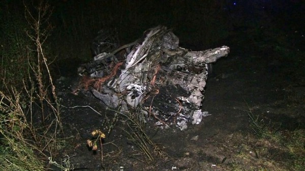 Мъж загина в челен сблъсък на BMW-та на пътя, едното се разцепи и запали (СНИМКИ)