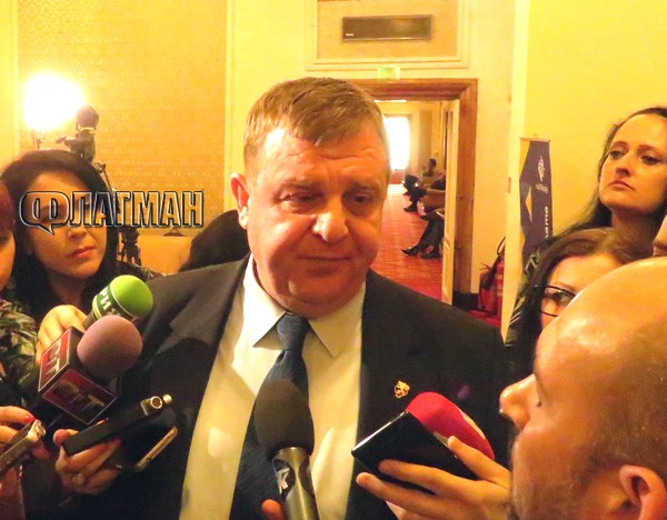 Каракачанов: Оставките на тримата министри не следва да се приемат, докато не видим за какво става дума