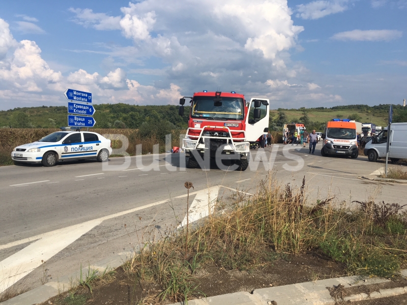 Жестока катастрофа с много ранени, три линейки карат пострадали към болница