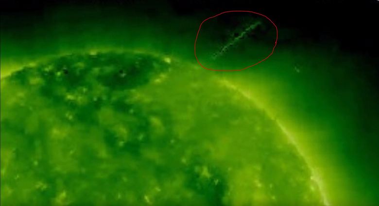 Огромeн НЛО се появи в орбитата на Слънцето