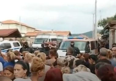 Жандармерия пази ромската махала в Самоков след тройното убийство