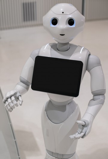 Иновация! Хуманоиден робот ще помага за обучението на учениците от ИТ Гимназията в Бургас