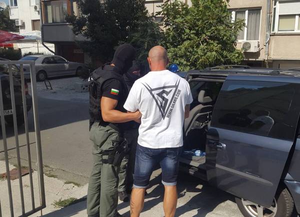 МВР с подробности за разбитата наркобанда в Бургас: 12 са арестувани, иззети са сериозни количества дрога (СНИМКИ)