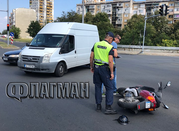 Извънредно! Бургаски моторист с 2 счупени ръце след зверски сблъсък с микробус (СНИМКИ)