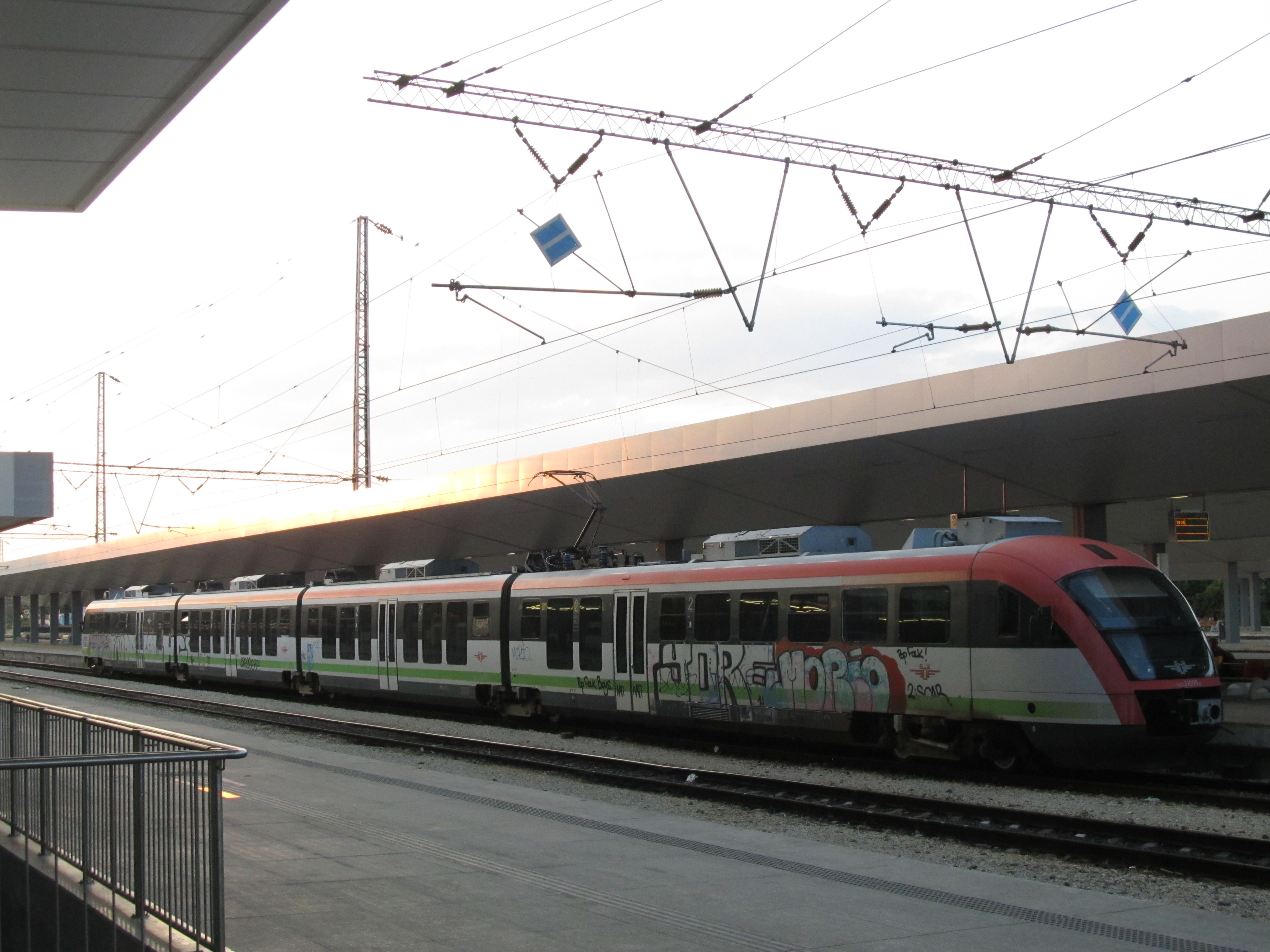 Защо няма да имаме истински бърз влак от Бургас до София, но ще похарчим 676 млн.лева