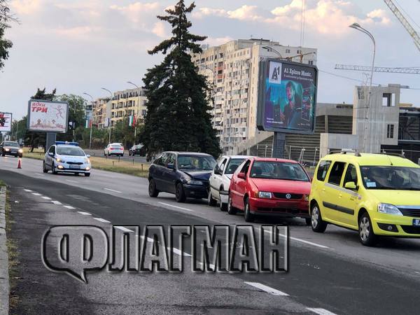 Четири коли се нанизаха верижно в бургаския жк "Славейков"