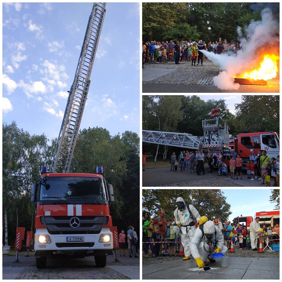 Бургаските огнеборци със зрелищна демонстрация - показаха супер пожарната (СНИМКИ)