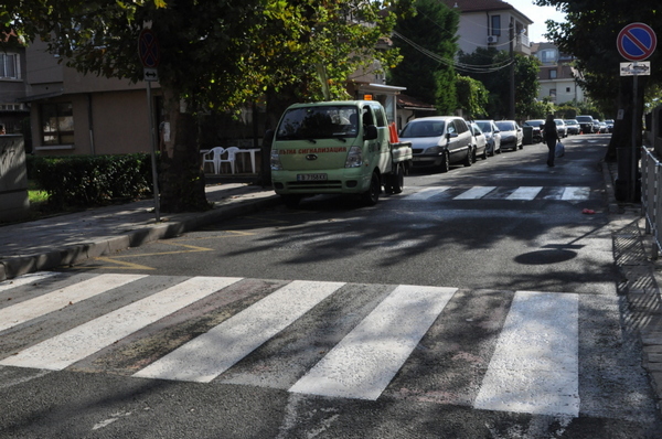 За безопасността на децата: Обновяват пътните маркировки в Несебър преди началото на учебната година
