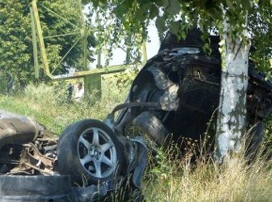 Огромна трагедия! Пежо се заби с бясна скорост в дърво край Руен, загина 18-годишната шофьорка