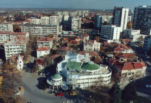 Наркоман нападна и ограби таксиджия насред града