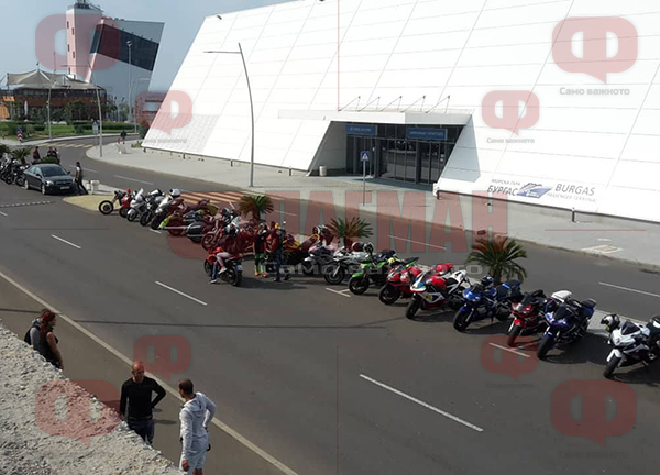 Бургаските мотористи почетоха паметта на загиналите си братя (СНИМКА)