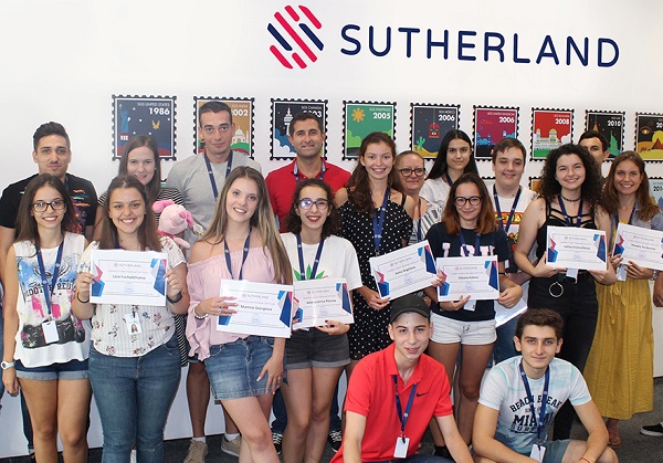 Успешен старт на кариерата за 21 бургаски младежи с Лятната ученическа езикова програма на Съдърланд