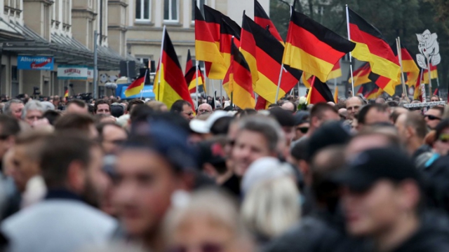 Демонстранти в Кьотен: Патриотизмът не е престъпление, Меркел да си върви!