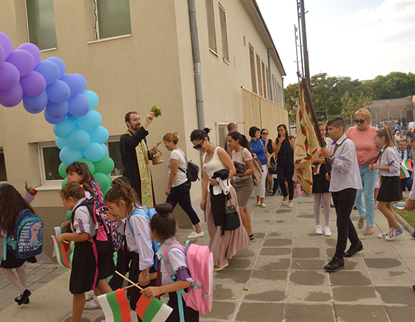 Над 1500 деца посрещнаха първия учебен ден в Созопол
