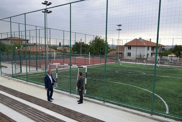 Училището в айтоското село Карагеоргиево посрещна учениците с чисто нов спортен комплекс (СНИМКИ)
