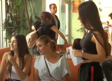 Момиче, целунато от Путин, се яви на кастинга в Бургас за „Гласът на България“