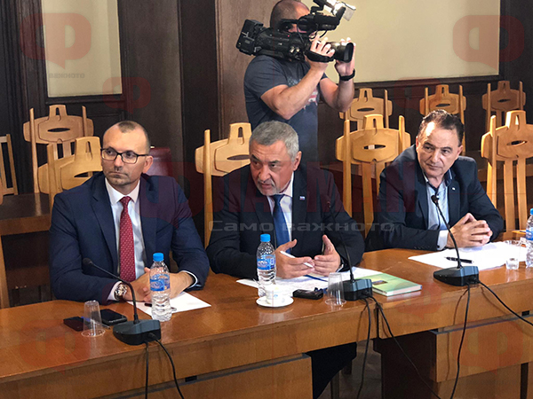 НА ЖИВО. Пресконференцията на Валери Симеонов от Областна администрация в Бургас започна