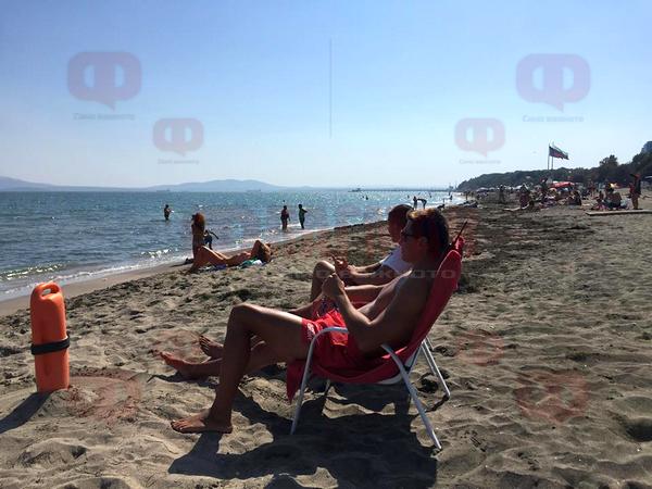 Бургазлии не искат да се сбогуват с лято 2018, напълниха плажа в края на септември (СНИМКИ)