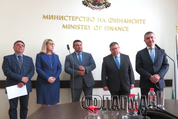 Цецка Цачева, Цацаров, Горанов и Данаил Кирилов готвят спешни законодателни мерки срещу контрабандистите