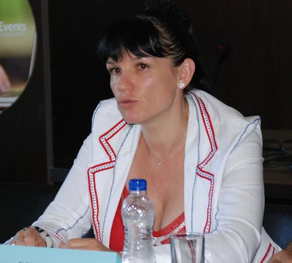 Бизнесдамата Елена Иванова се оттегли от ръководството на хотелиерска организация, дипломат я наследи