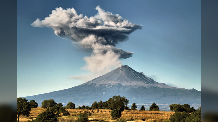 Вулканът Попокатепетъл изригна