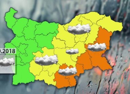 Мощният циклон "Ксенофон" ще удари България, предупреждават за дъждове и наводнения в Бургас