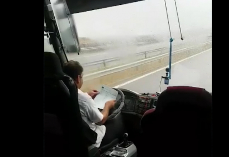 Молехме се да останем живи! 60 пътници в автобус от Бургас-Плевен видяха смъртта в очите, докато шофьорът...