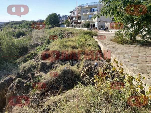 Не едно, а три активни свлачища застрашават къщи за милиони в кв. Сарафово (СНИМКИ)