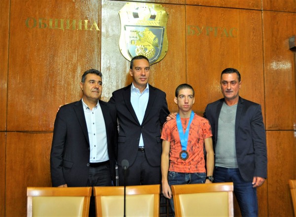 Кметът Николов се срещна с боеца Живко Гюров и алпиниста Димитър Костов