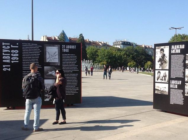 Пред НДК изложба за Пражката пролет и вината на българите, за да е доволен Господарят