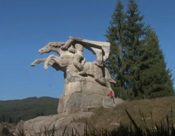 Кметът на Копривщица: Паметникът на Бенковски се руши, опасен е (ВИДЕО)