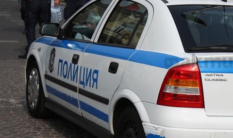 Пиян украинец помете две патрулки и стена на къща при гонка с полицията
