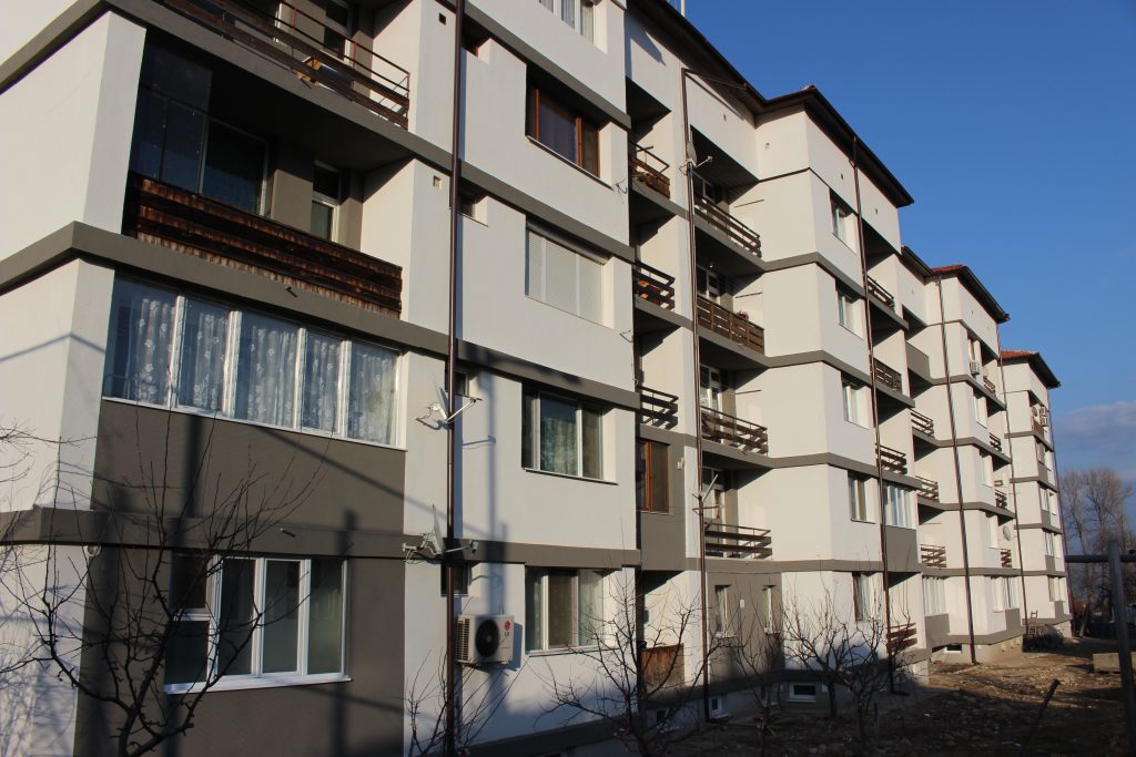 Брокери: В Бургас скочиха цените на имоти в санираните блокове