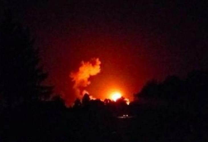 Адски взрив във военен склад в Украйна до границата с Русия, евакуират хиляди (СНИМКИ/ВИДЕО)