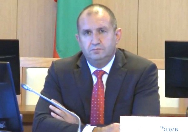 Радев: Огромната трагедия на бедността е, че хиляди български деца не могат да развият своите заложби и талант