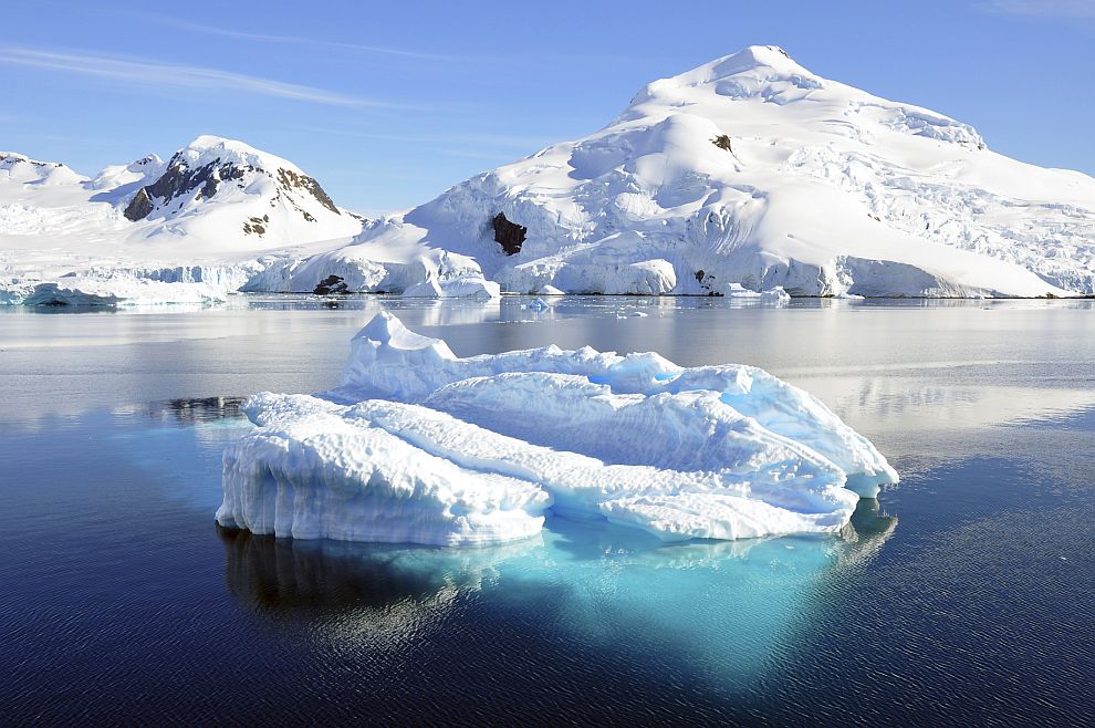 Половината от сладката вода на планетата е „заключена” под ледената покривка на Източна Антарктида