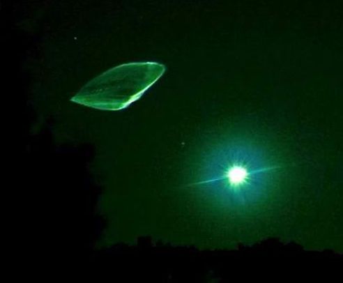 Мистерия: НЛО със зеленикав цвят изплаши жители на Тексас (ВИДЕО)