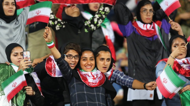 39 години по-късно: Жени на футболен мач в Иран