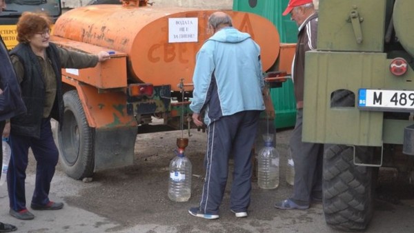 БЧК раздава минерална вода