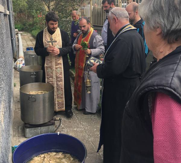 Черни връх година след потопа: Варят курбан за здраве, за да се отърсят от ужаса