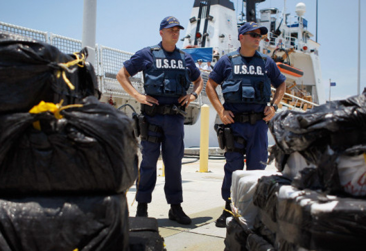 Българин се качи на кораб заедно с още 9 души, но испански полицаи им щракнаха белезниците