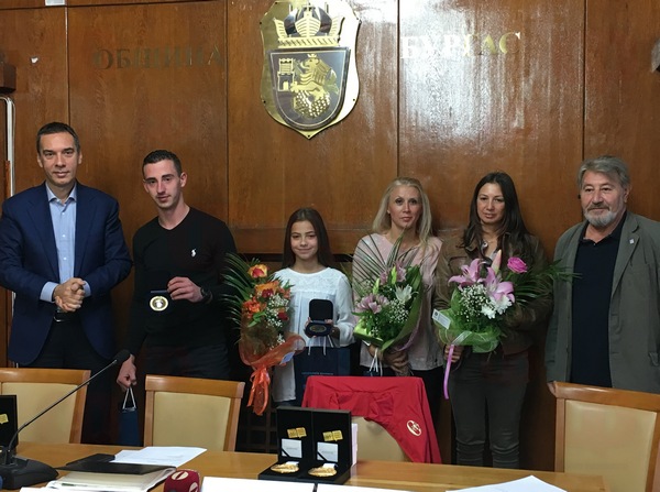 Българската акробатика влезе в олимпийското семейство, Бургас посреща Мариела и Панайот (СНИМКИ)