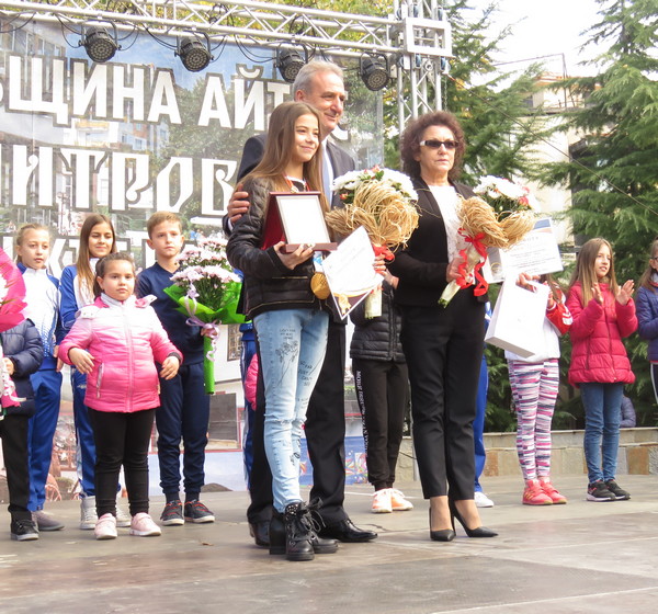 Двоен празник за Айтос! Гордостта на България Мариела стана почетен гражданин (СНИМКИ/ВИДЕО)