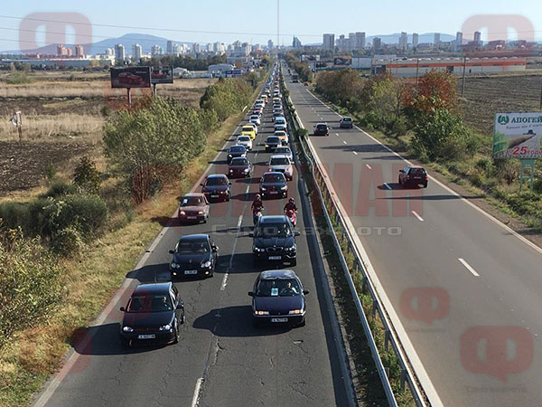 Вижте протеста на бургаските шофьори, стотици клаксони по пътя за АМ "Тракия" (ВИДЕО)