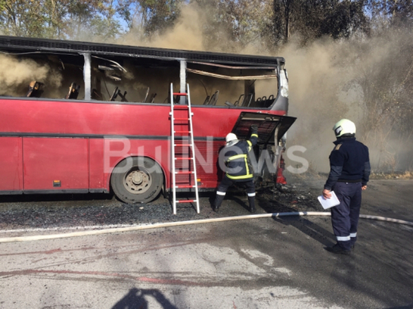 Огнен ад! Бургаски автобус с работници пламна в движение (СНИМКИ)