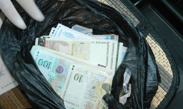 Българските баби – бедни, но летят едни пари... през балкона