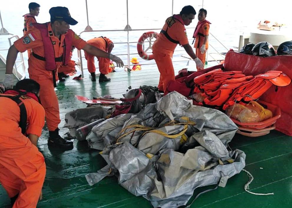 Откриха тела от падналия самолет със 189 души на борда
